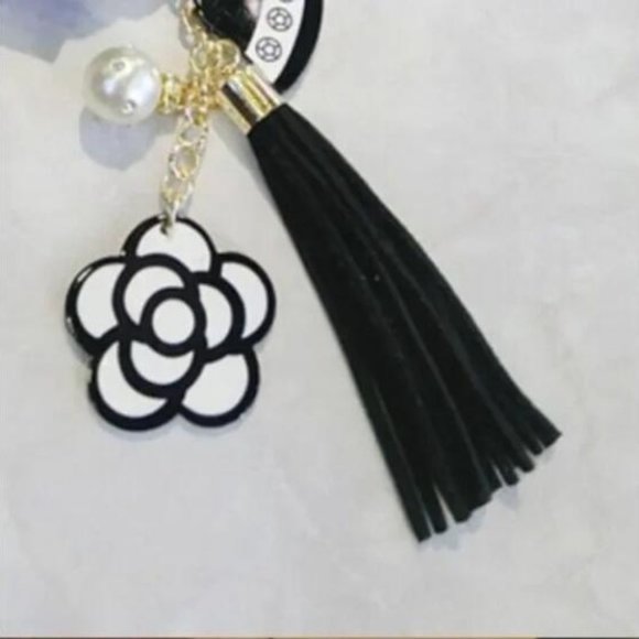 Black and white Purse Decoration / Keychain - Picture 3 of 3